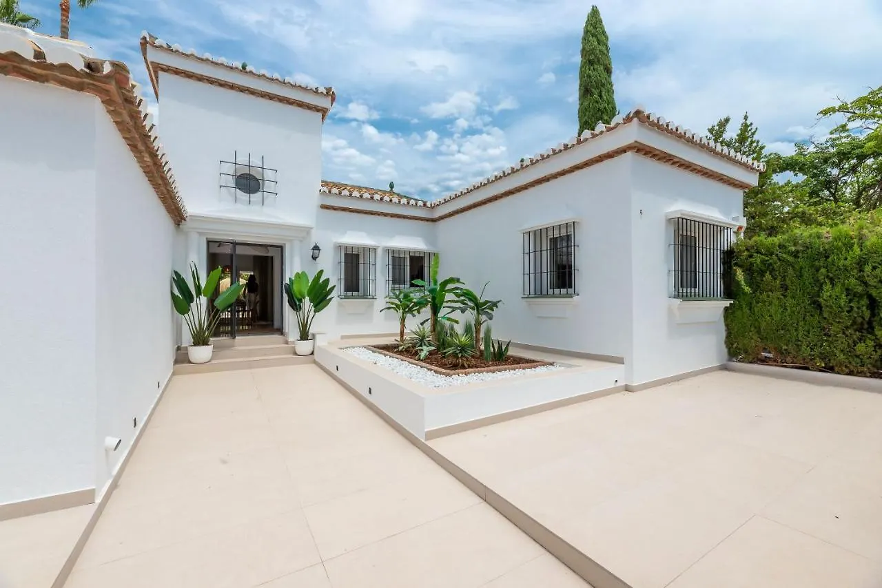 Villa Sirio: Golf-Front Retreat with Private Heated Pool Marbella