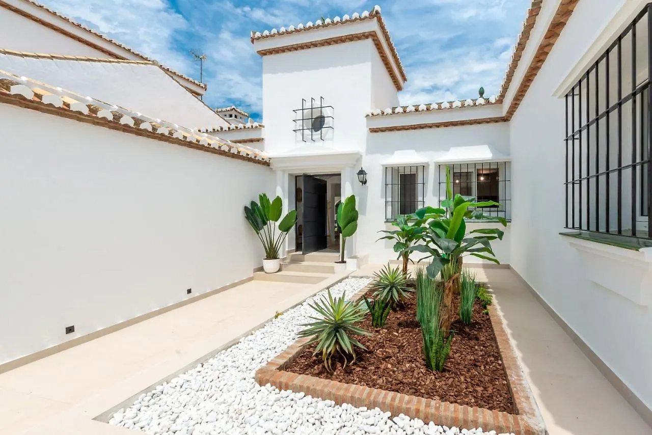 Villa Sirio: Golf-Front Retreat with Private Heated Pool Marbella