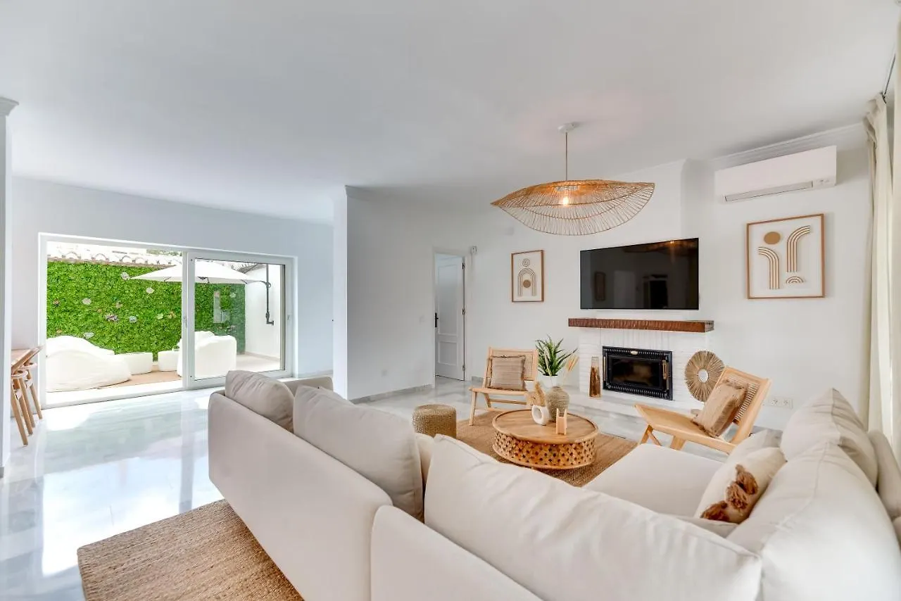 Villa Sirio: Golf-Front Retreat with Private Heated Pool Marbella